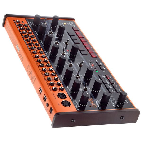 Analog Semi-Modular Synthesizer with 3340 VCO, Classic Ladder Filter, 32-Step Sequencer and 16-Voice Poly Chain
